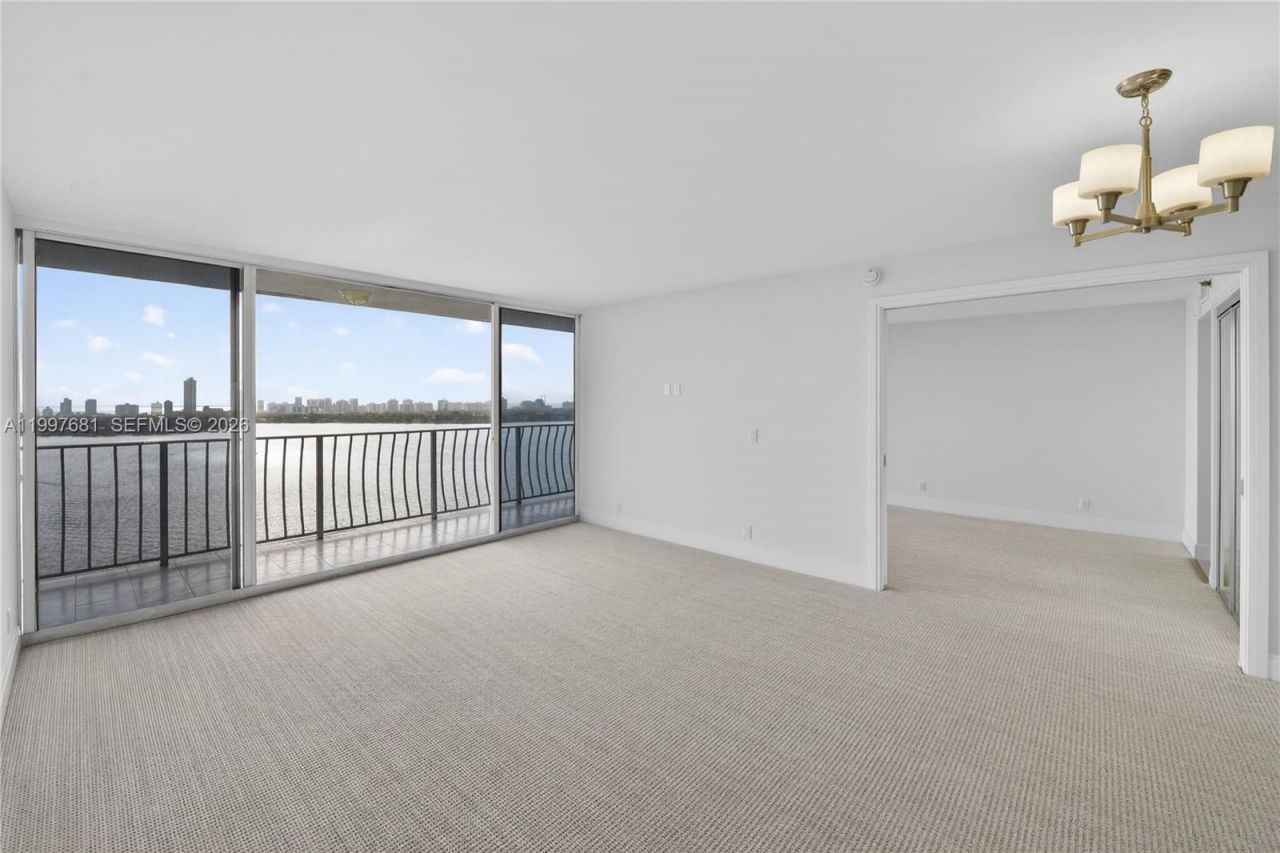 7601 E Treasure Dr, Unit 2319, North Bay Village, FL 33141 Photo