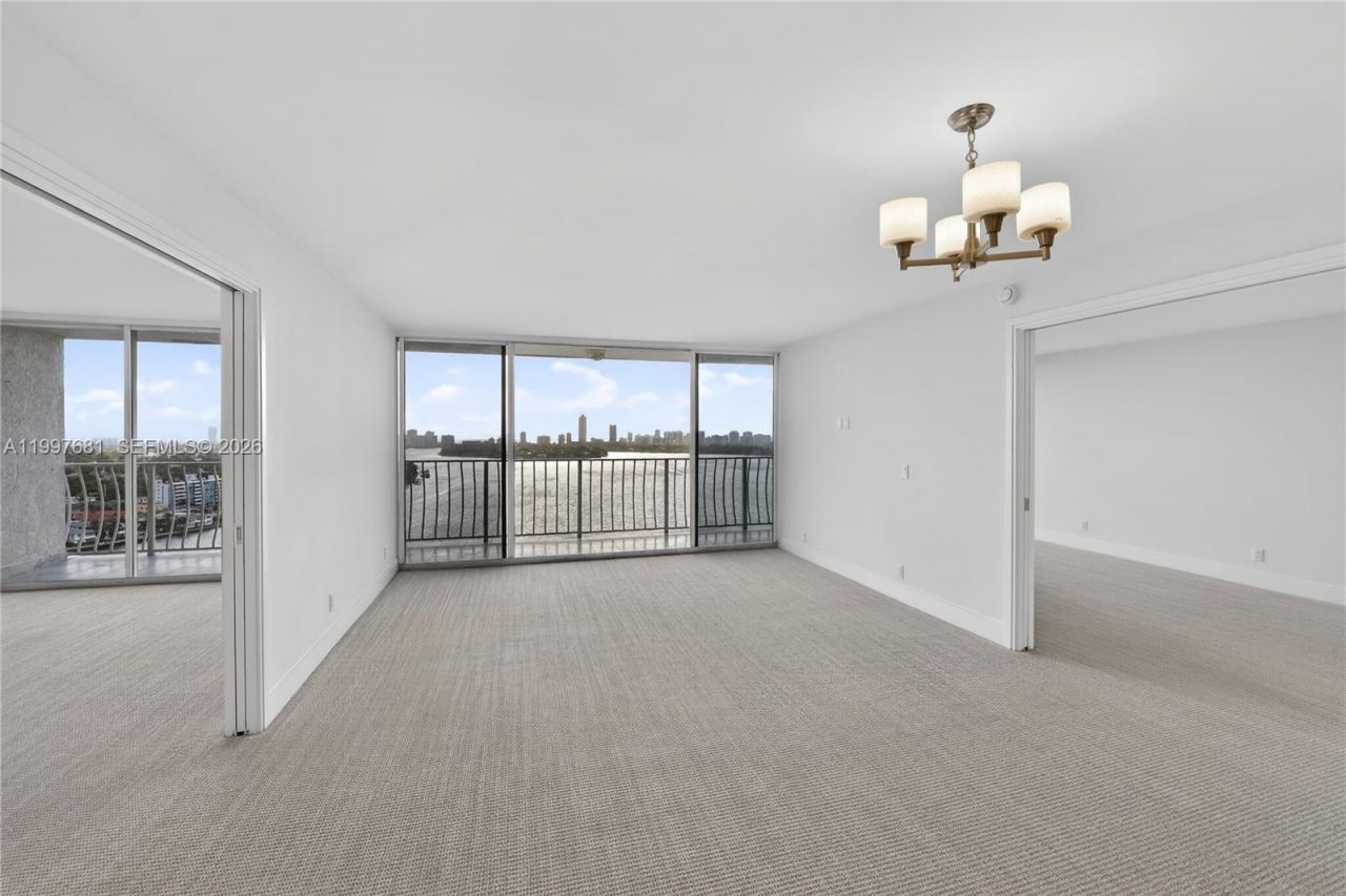 7601 E Treasure Dr, Unit 2319, North Bay Village, FL 33141 Photo