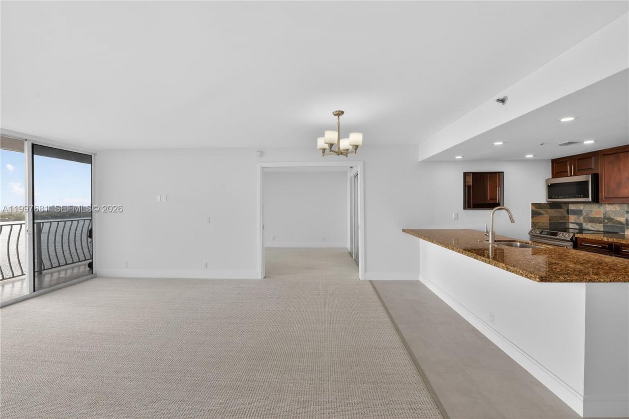 7601 E Treasure Dr, Unit 2319, North Bay Village, FL 33141 Photo