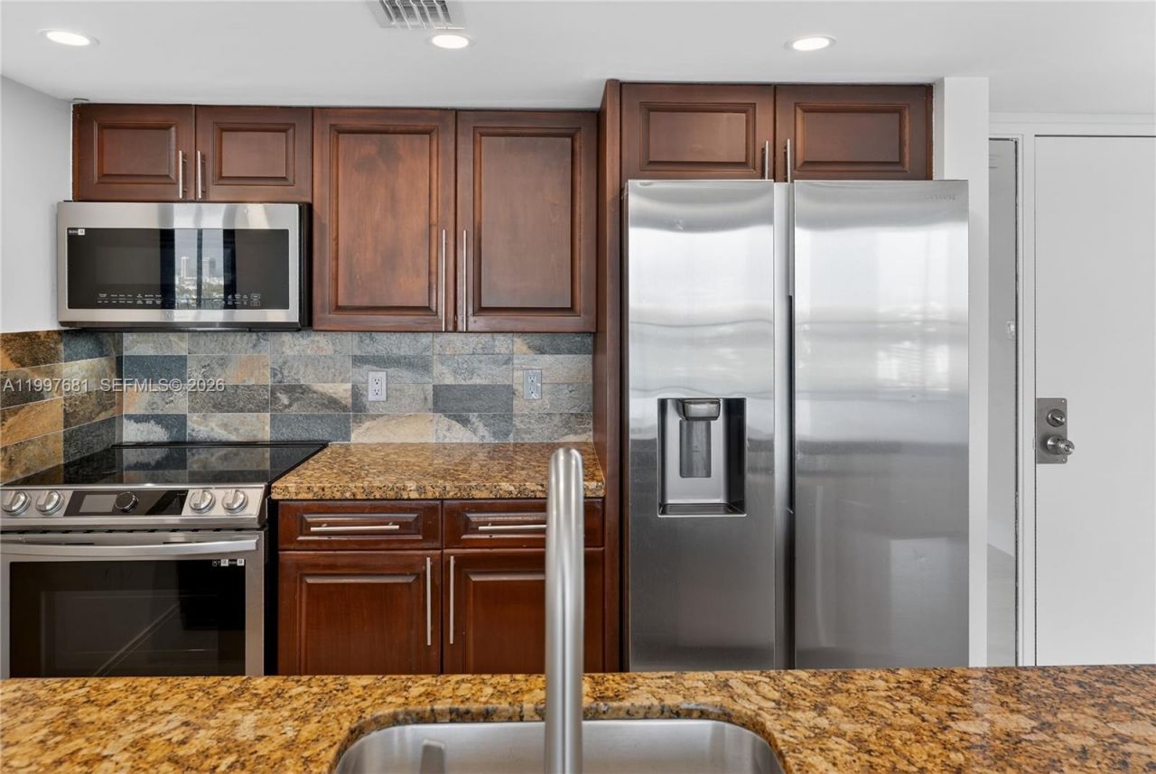 7601 E Treasure Dr, Unit 2319, North Bay Village, FL 33141 Photo