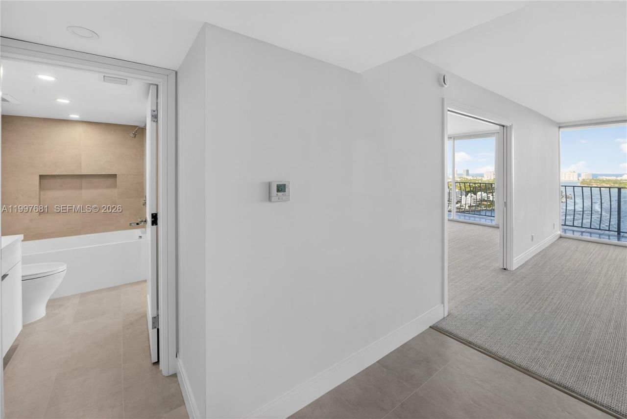 7601 E Treasure Dr, Unit 2319, North Bay Village, FL 33141 Photo