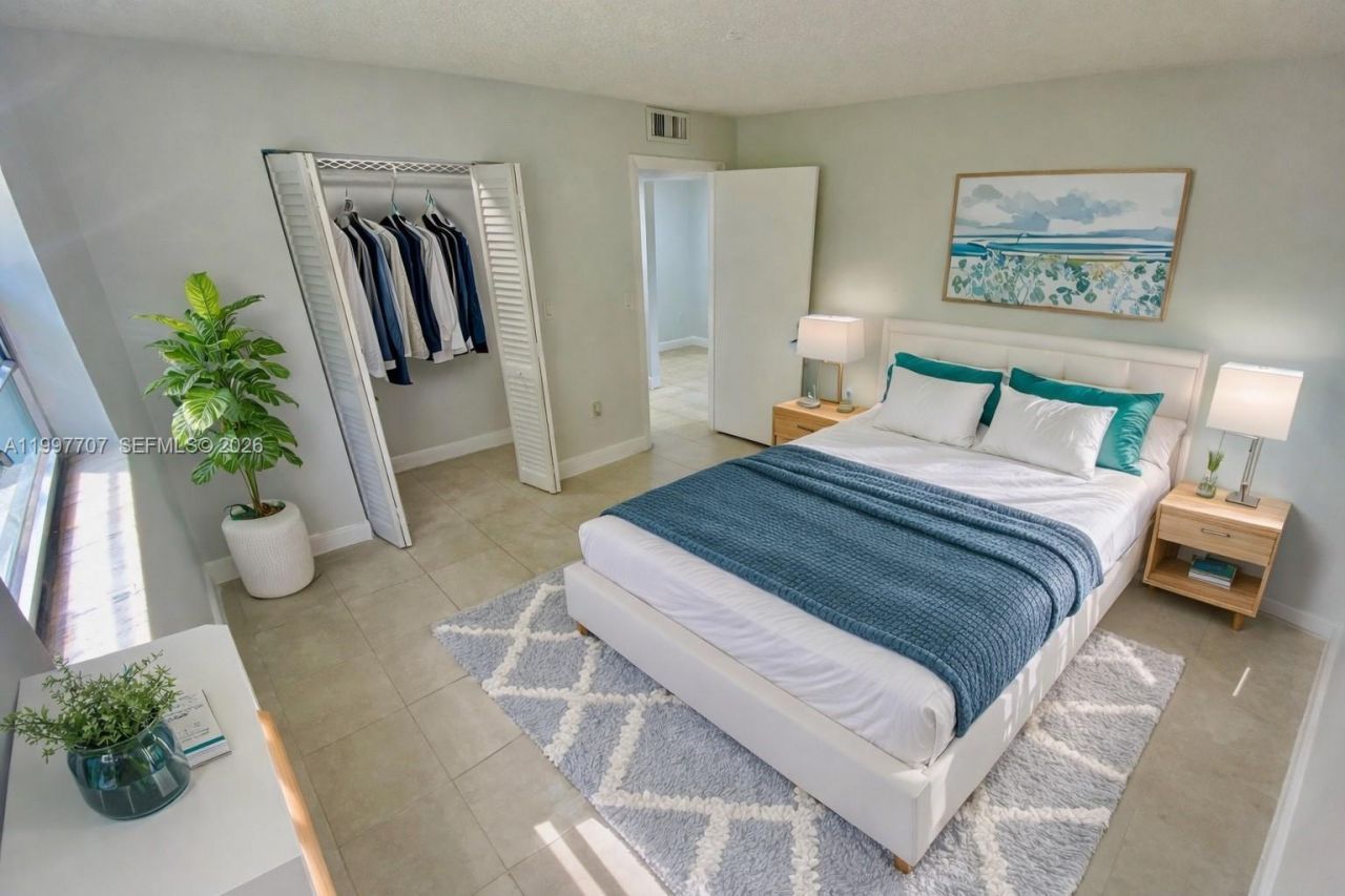 400 NE 1st St, Unit 206, Hallandale Beach, FL 33009 Photo