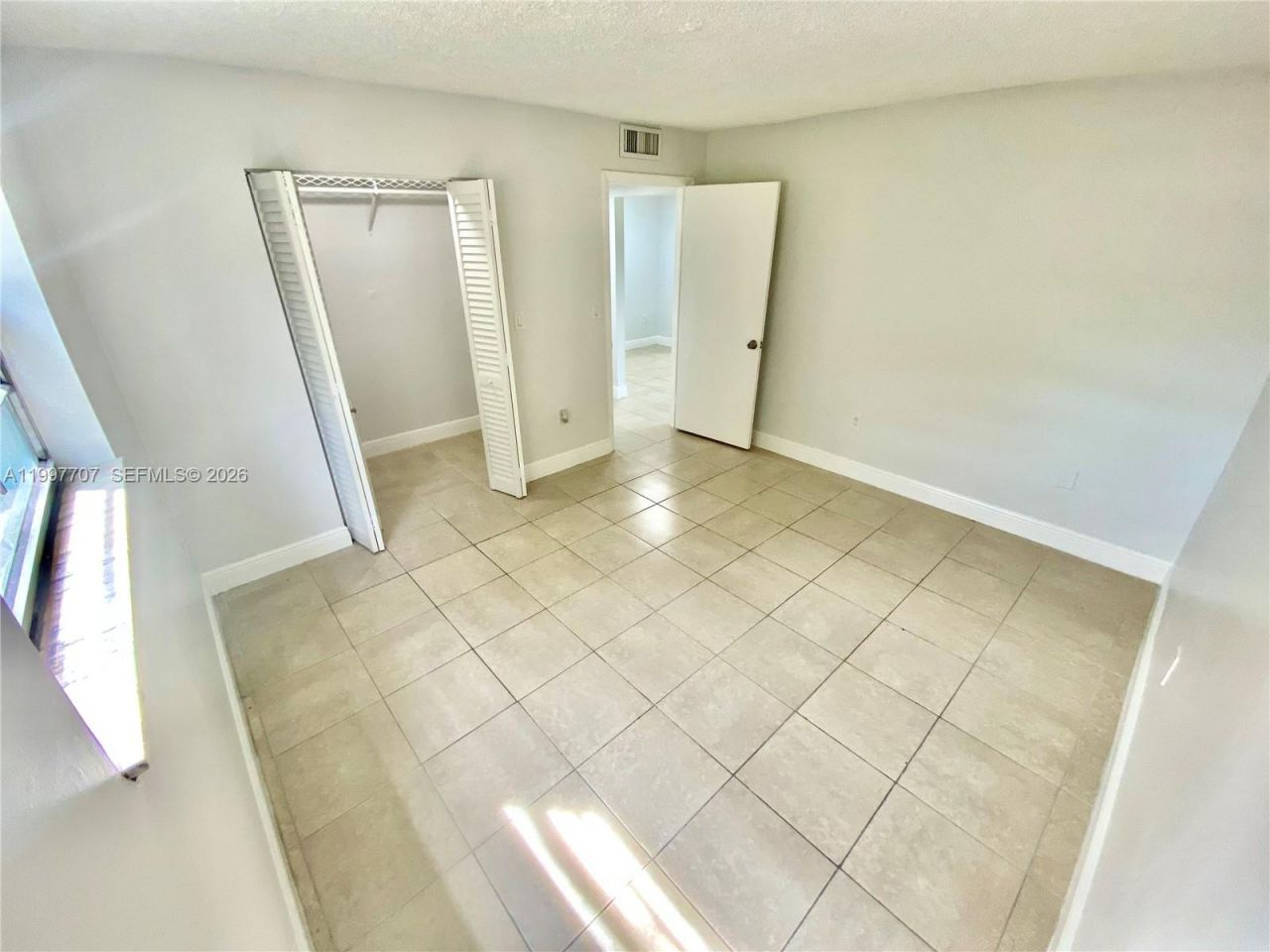 400 NE 1st St, Unit 206, Hallandale Beach, FL 33009 Photo