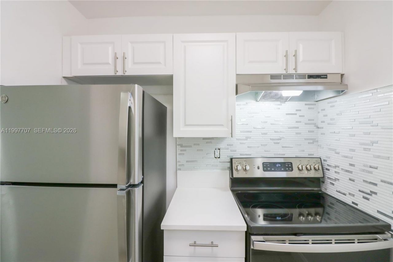 400 NE 1st St, Unit 206, Hallandale Beach, FL 33009 Photo