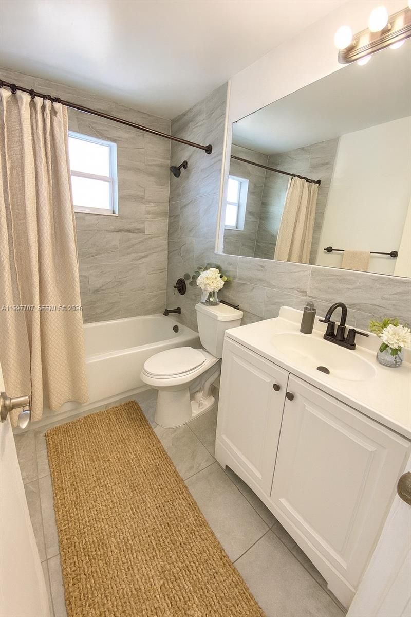 400 NE 1st St, Unit 206, Hallandale Beach, FL 33009 Photo