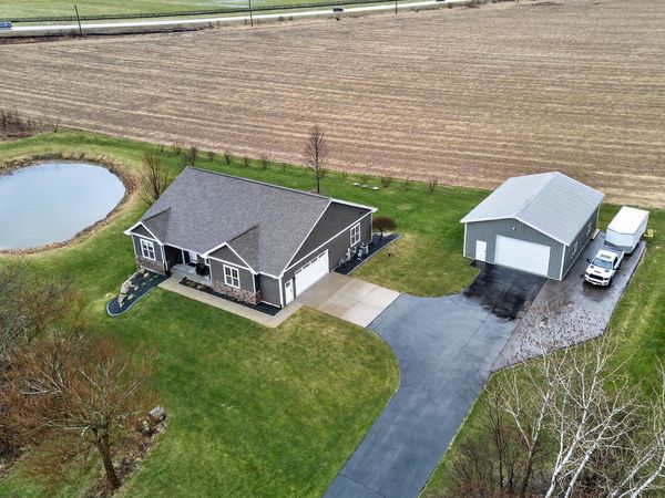 1823 S Brooklyn Drive, Stoughton, WI 53589