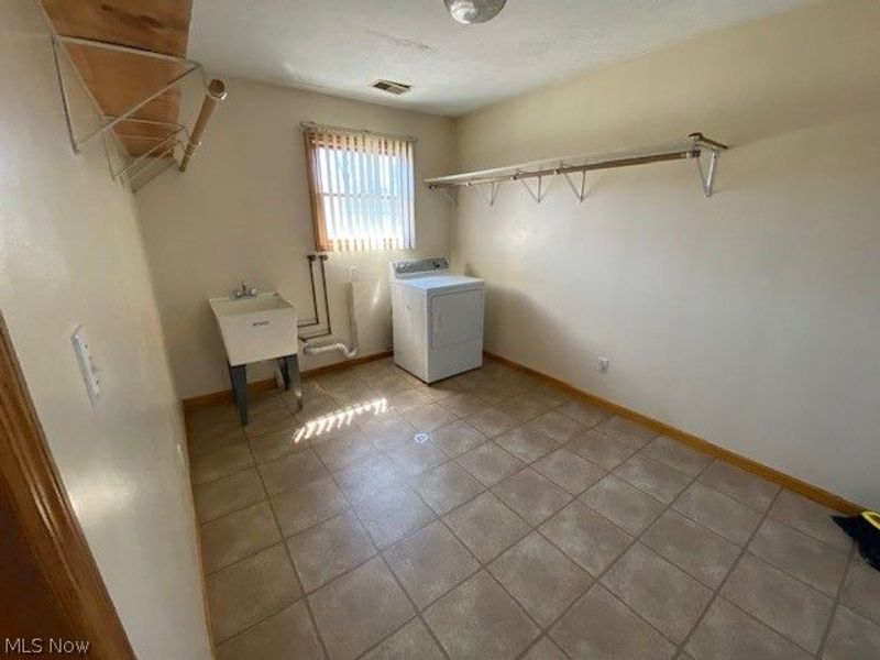 511 Daniels Street, Toronto, OH 43964 Photo 8