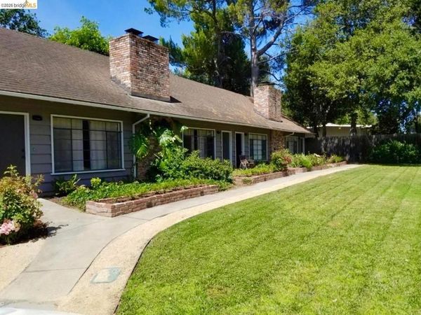 21 Waverley CT, Menlo Park, CA 94025