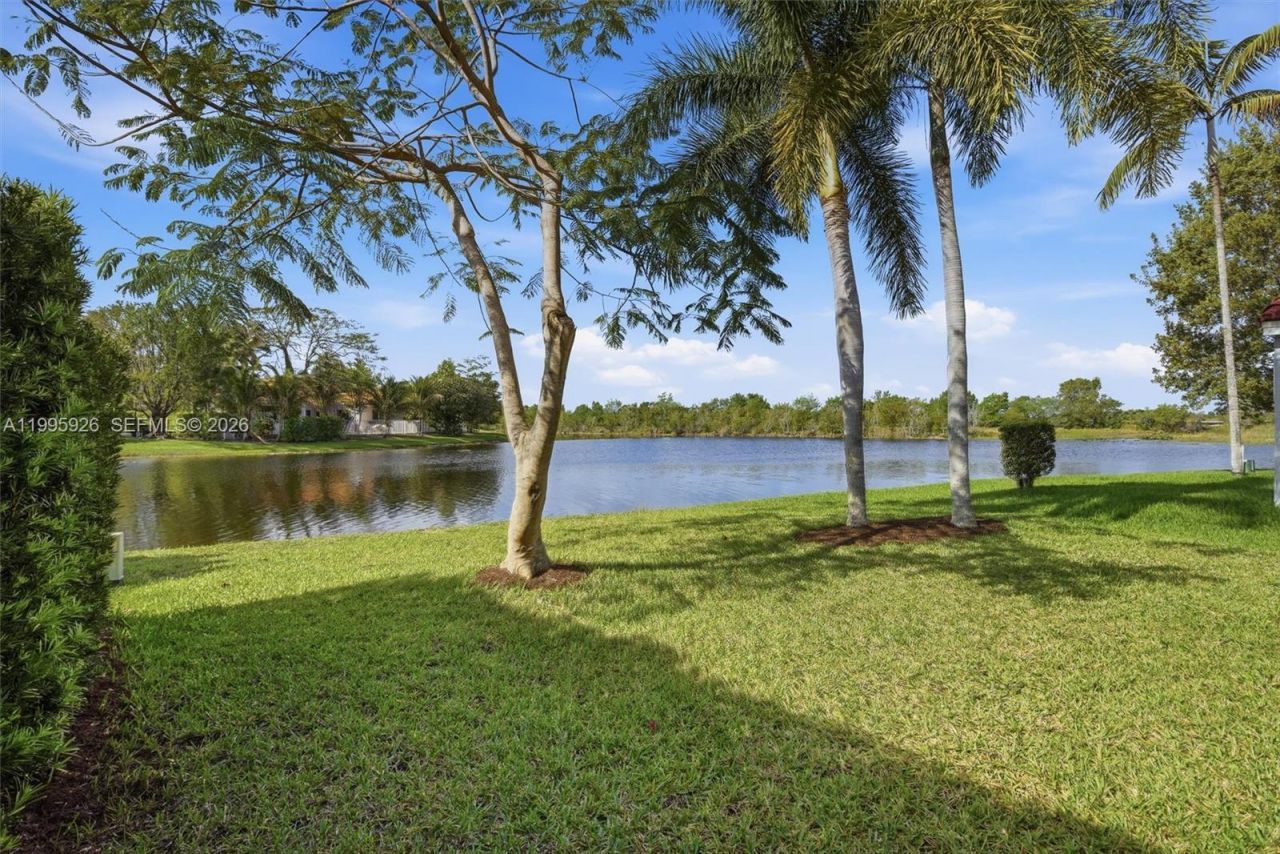 1326 Canary Island Dr, Weston, FL 33327 Photo