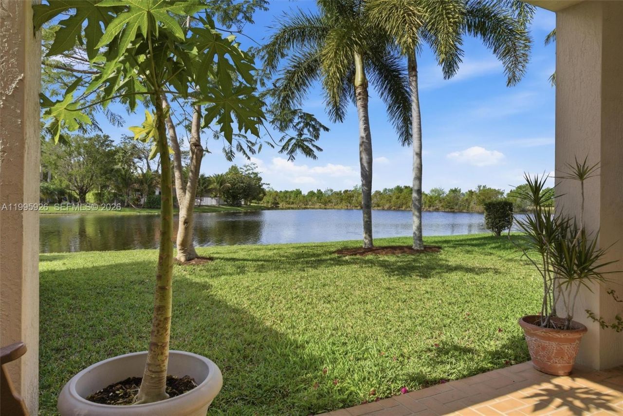 1326 Canary Island Dr, Weston, FL 33327 Photo