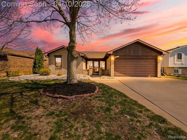 38194 Lincolndale Drive, Sterling Heights, MI 48310