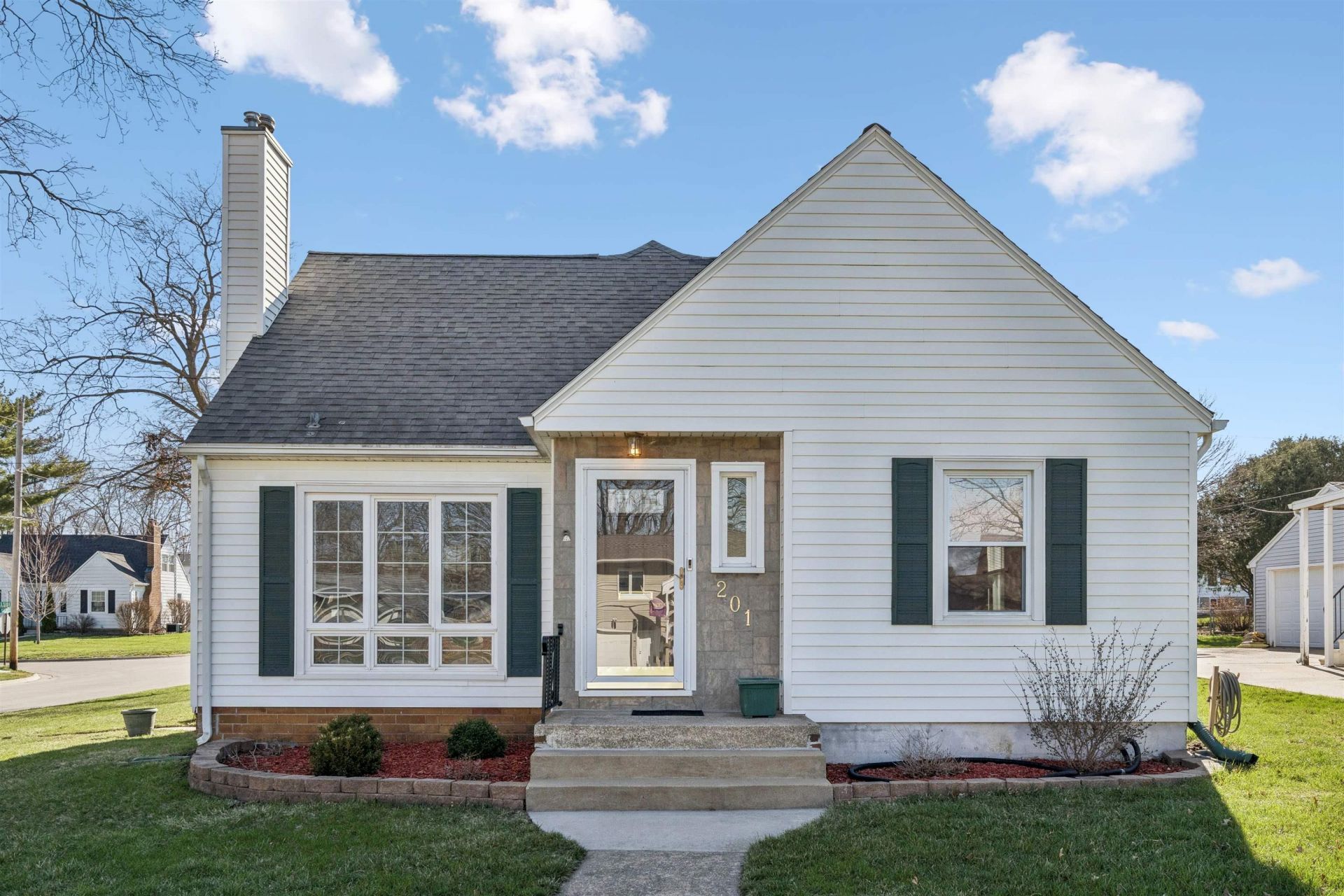 201 Derbyshire Road, Waterloo, IA 50701 Main Photo