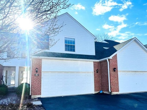 106 Pembroke Circle S, Unit 106, Lake Bluff, IL 60044