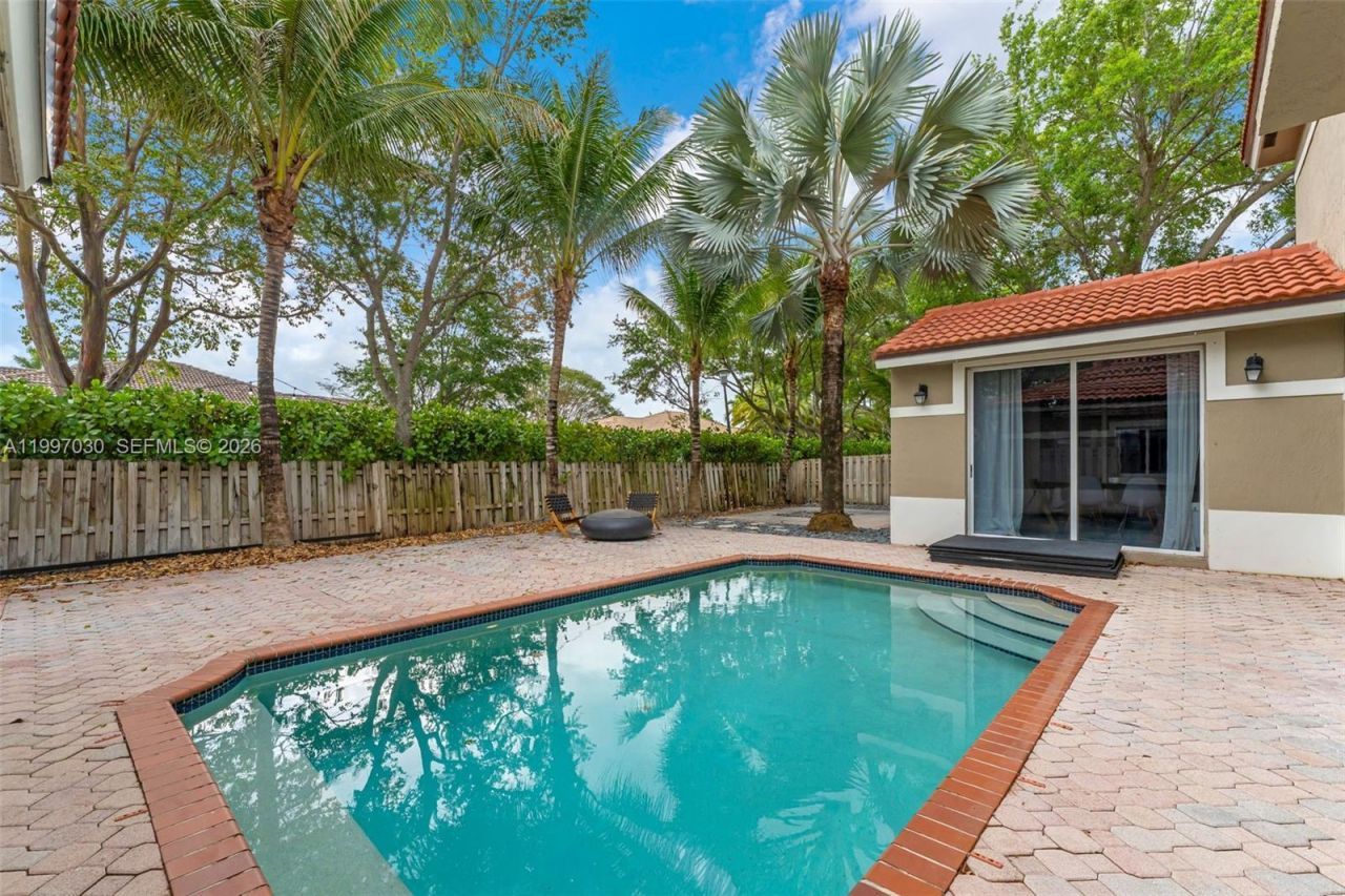 9030 SW 162nd St, Palmetto Bay, FL 33157 Photo