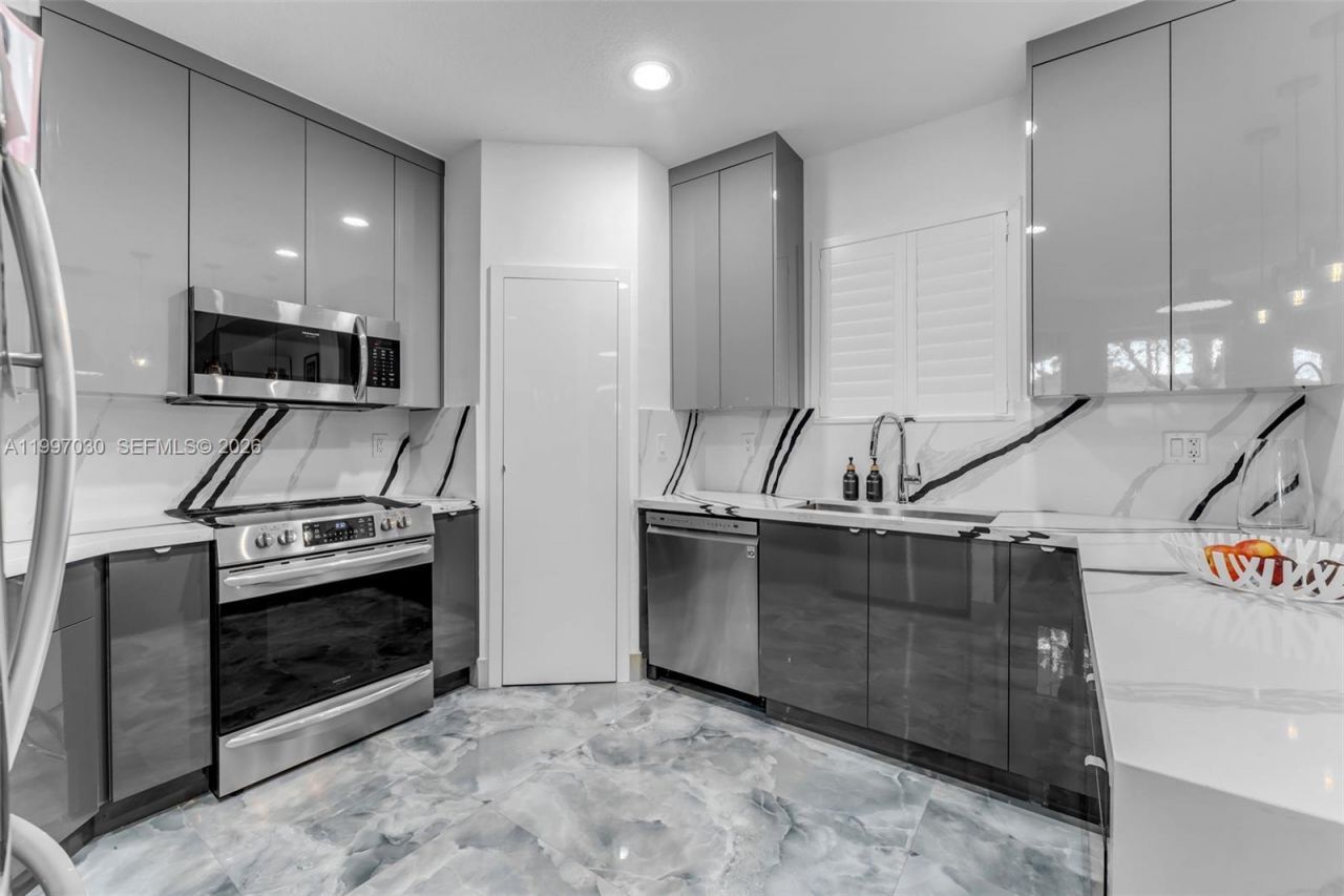 9030 SW 162nd St, Palmetto Bay, FL 33157 Photo