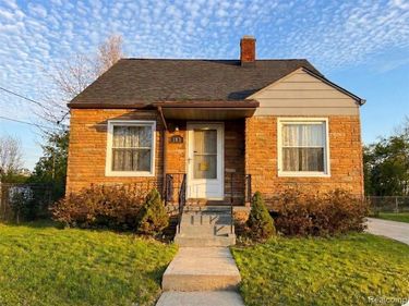 183 Crystal Lake Drive, Pontiac, MI 48341