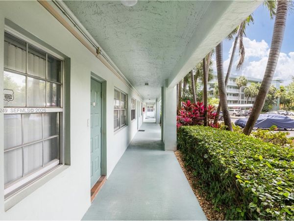 806 Cypress Grove Ln , Unit 111, Pompano Beach, FL 33069