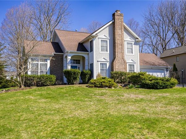 4 S Village Trail , Fairport, NY 14450