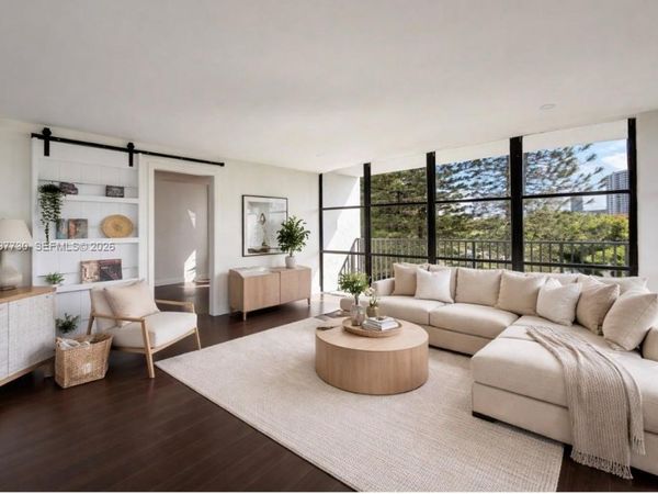 1000 Parkview Dr, Unit 531, Hallandale Beach, FL 33009