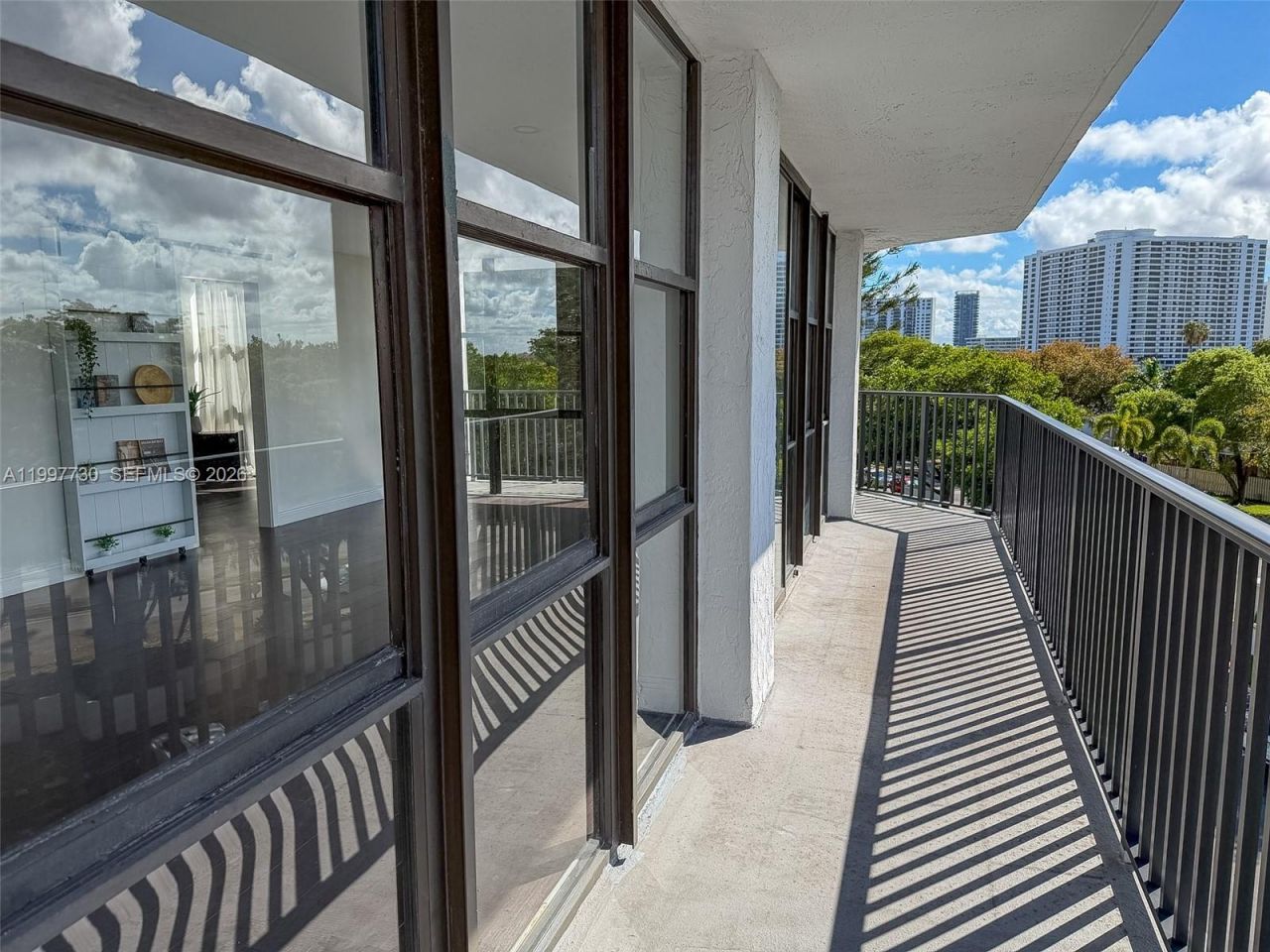 1000 Parkview Dr, Unit 531, Hallandale Beach, FL 33009 Photo