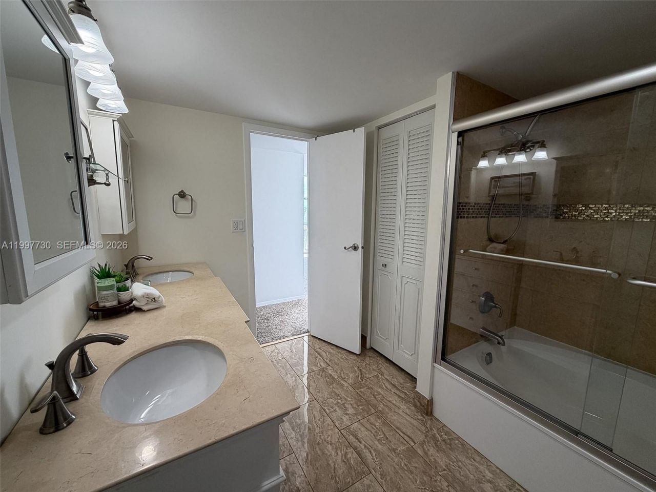 1000 Parkview Dr, Unit 531, Hallandale Beach, FL 33009 Photo