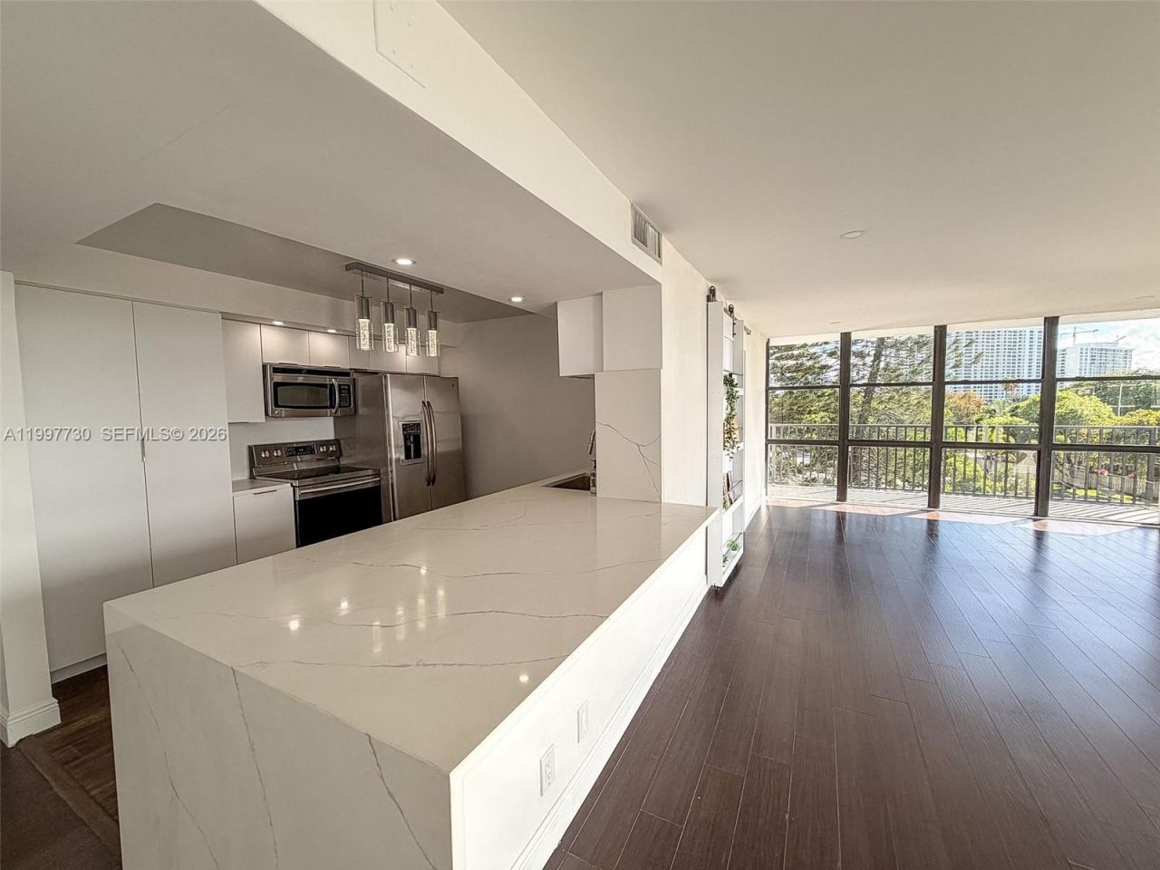 1000 Parkview Dr, Unit 531, Hallandale Beach, FL 33009 Photo