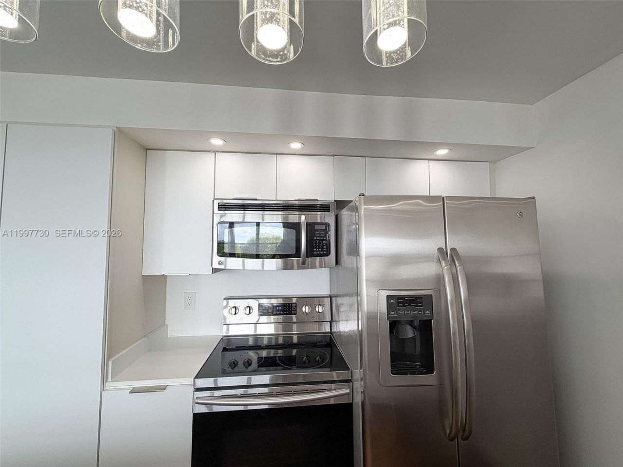 1000 Parkview Dr, Unit 531, Hallandale Beach, FL 33009 Photo