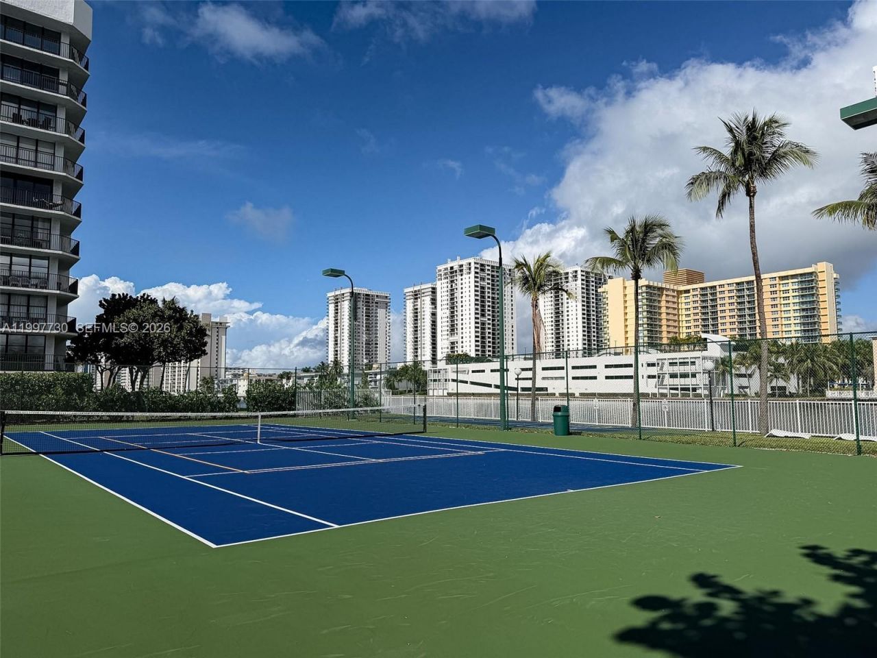 1000 Parkview Dr, Unit 531, Hallandale Beach, FL 33009 Photo