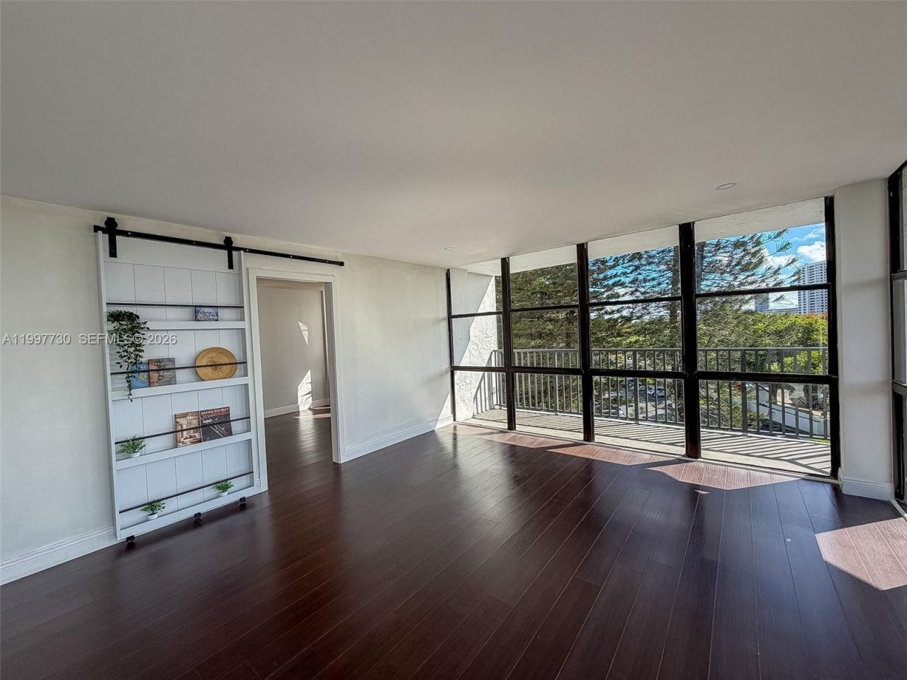 1000 Parkview Dr, Unit 531, Hallandale Beach, FL 33009 Photo