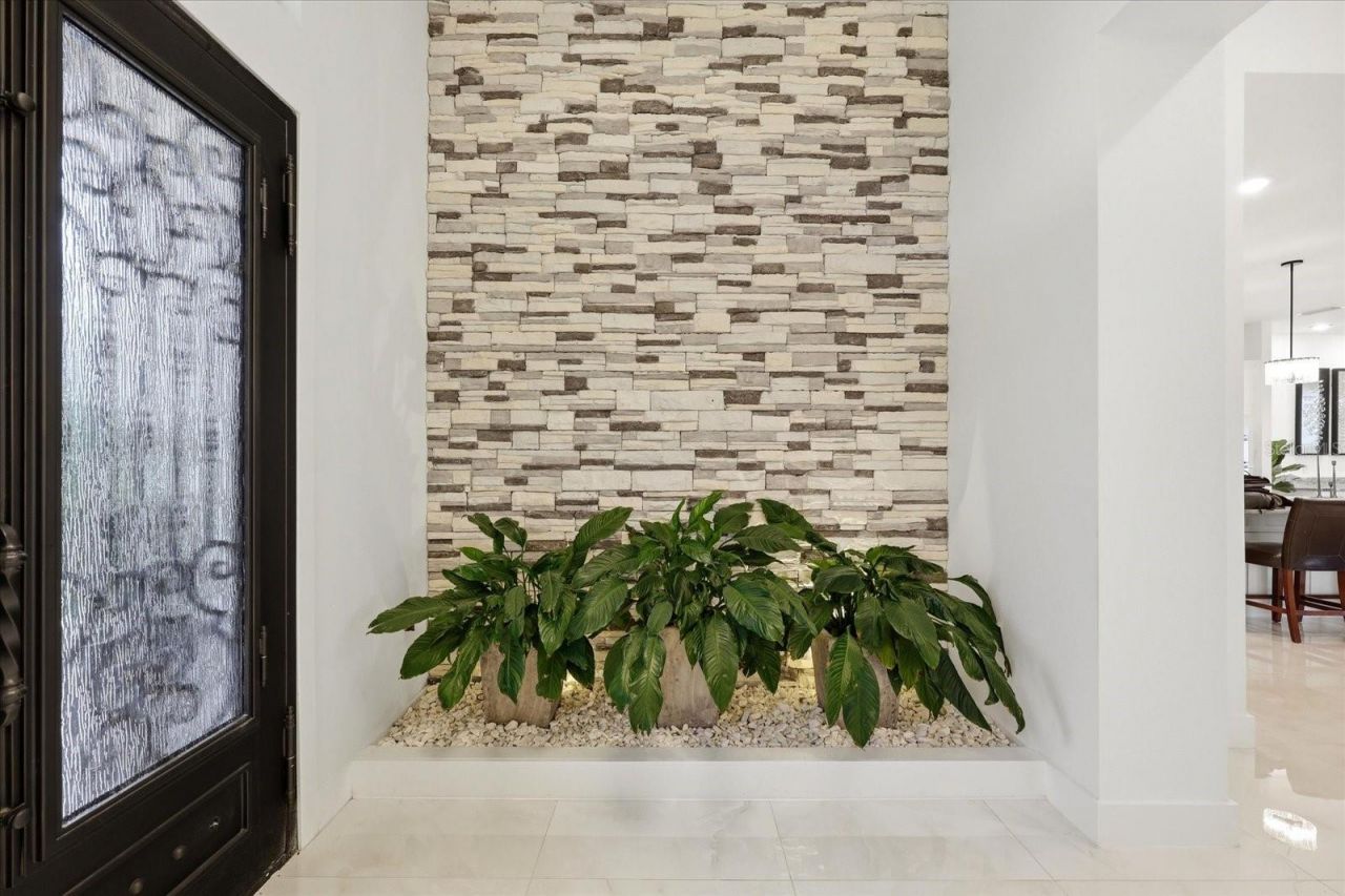 8459 Harvey Walden Drive, Plant City, FL 33565 Photo