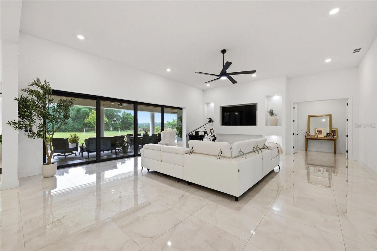 8459 Harvey Walden Drive, Plant City, FL 33565 Photo