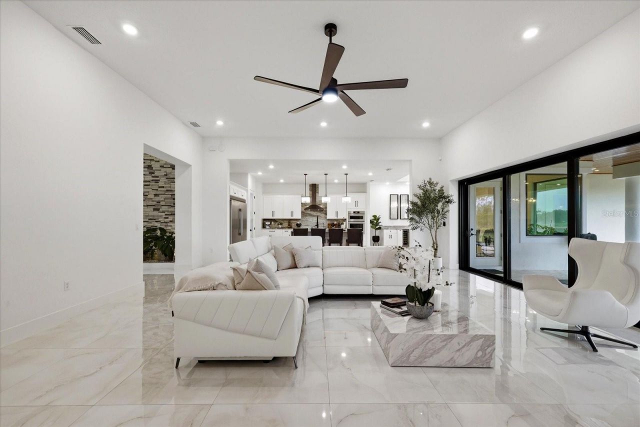 8459 Harvey Walden Drive, Plant City, FL 33565 Photo