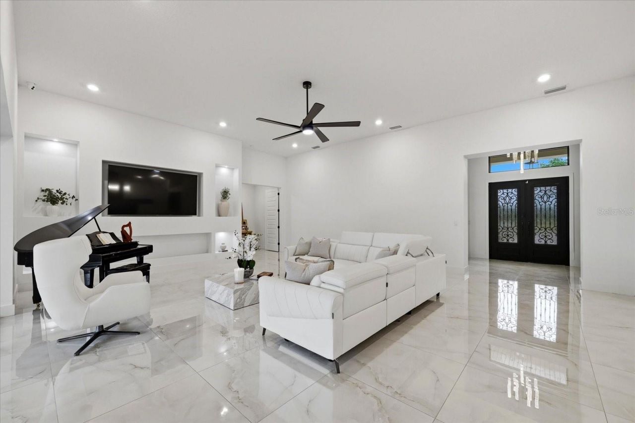 8459 Harvey Walden Drive, Plant City, FL 33565 Photo