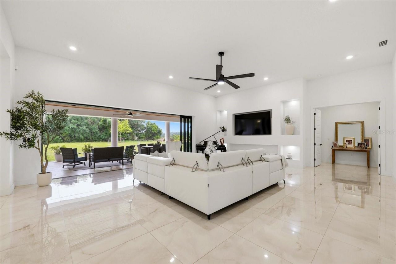 8459 Harvey Walden Drive, Plant City, FL 33565 Photo