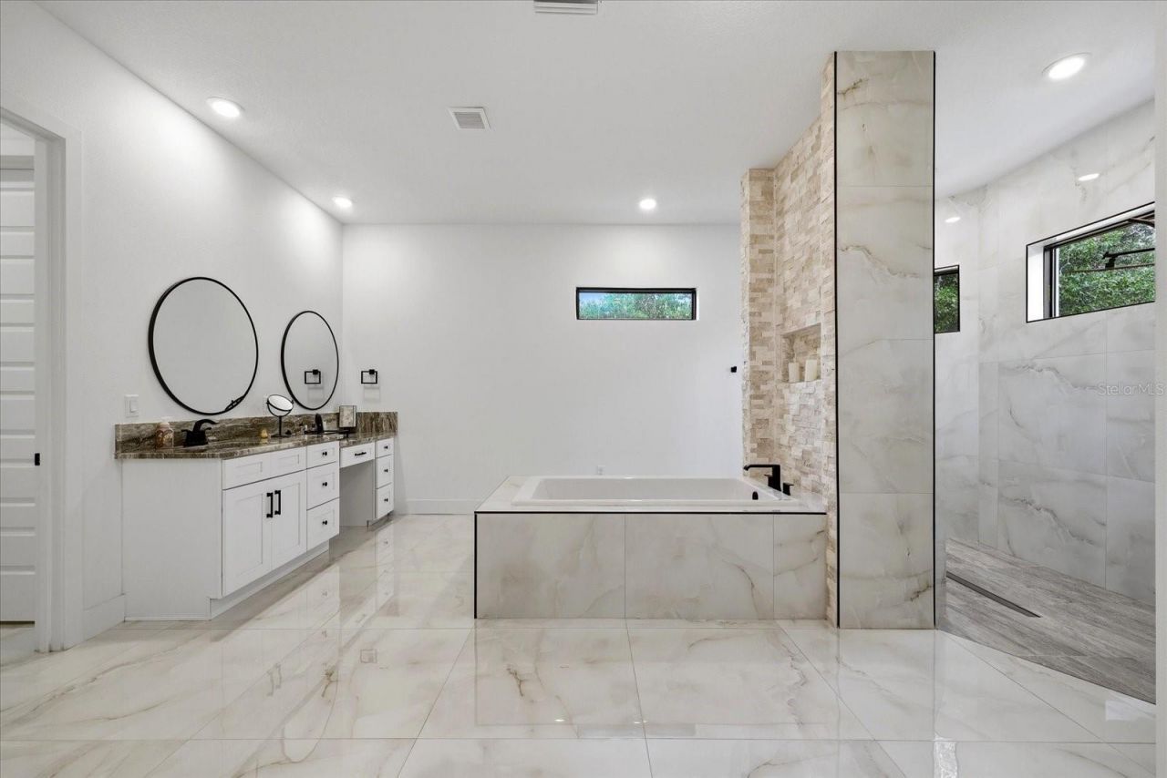 8459 Harvey Walden Drive, Plant City, FL 33565 Photo