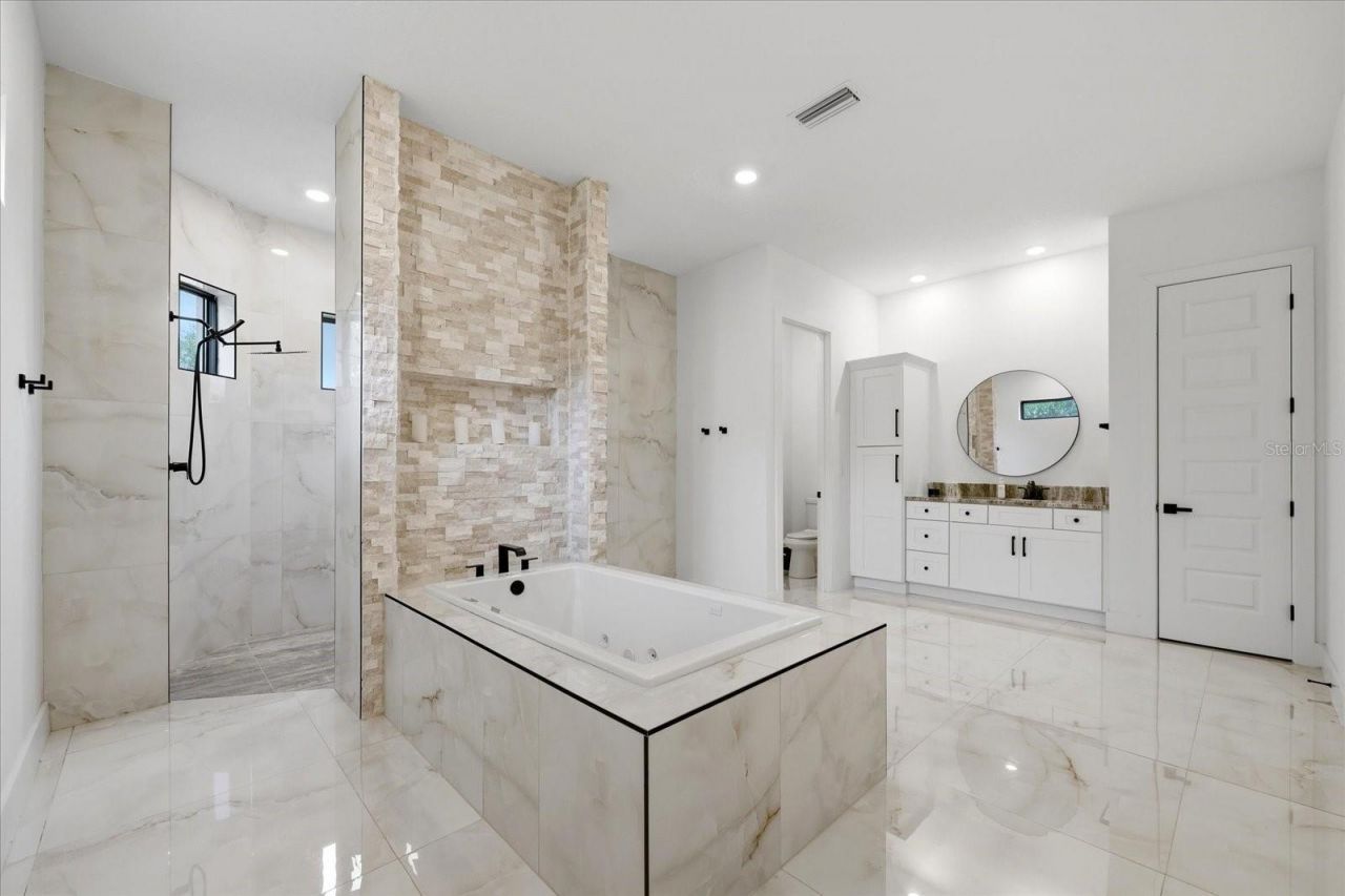 8459 Harvey Walden Drive, Plant City, FL 33565 Photo