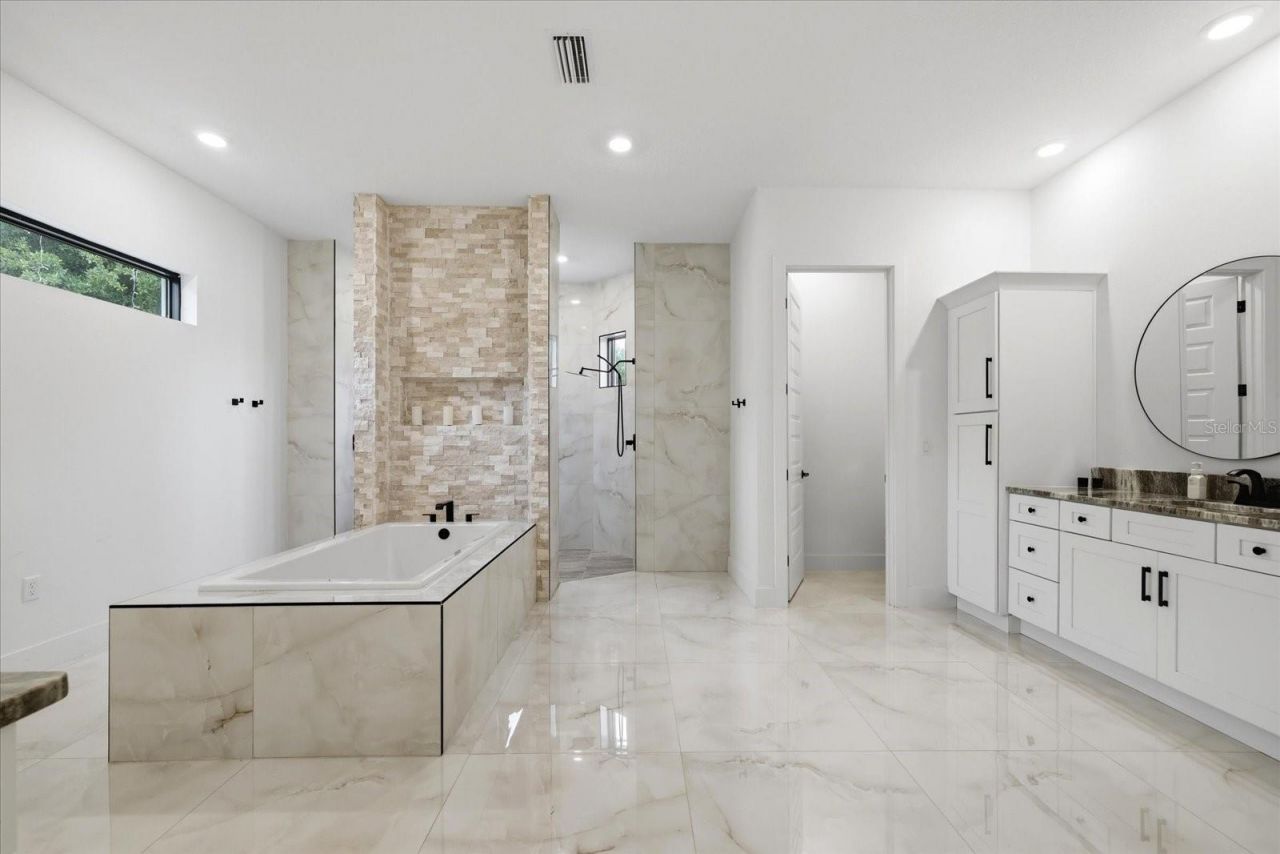 8459 Harvey Walden Drive, Plant City, FL 33565 Photo