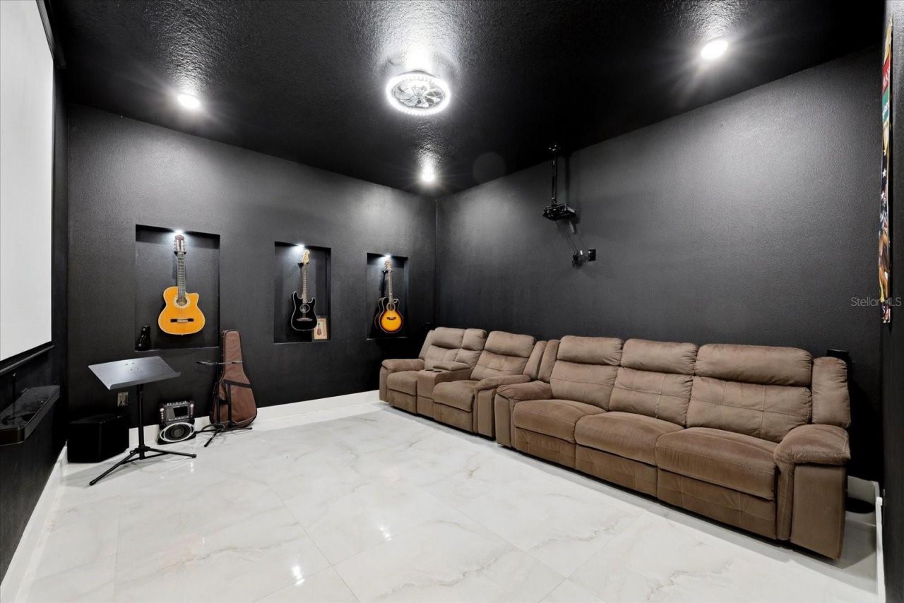 8459 Harvey Walden Drive, Plant City, FL 33565 Photo