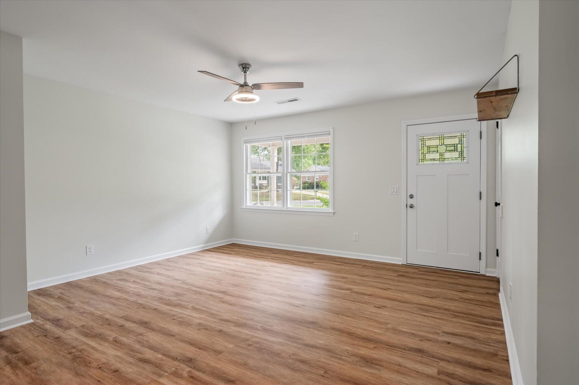 111 Hartford Drive Photo 4