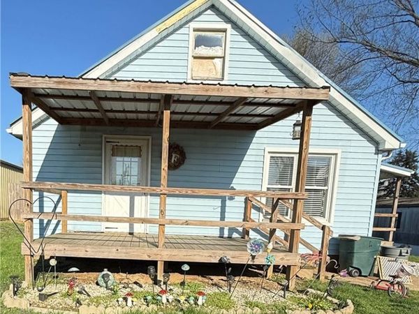 1748 South Lawn Extension, Coshocton, OH 43812