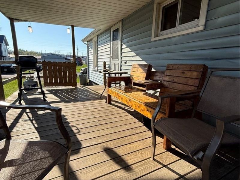 1748 South Lawn Extension, Coshocton, OH 43812 Photo 2