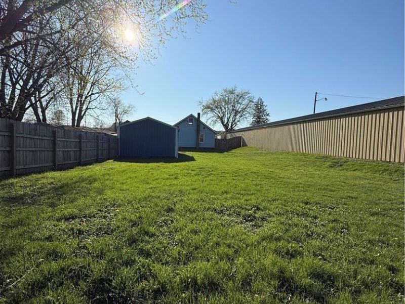 1748 South Lawn Extension, Coshocton, OH 43812 Photo 3