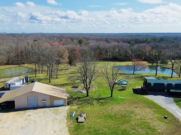 94 Oxford Rd , Holladay, TN 38341