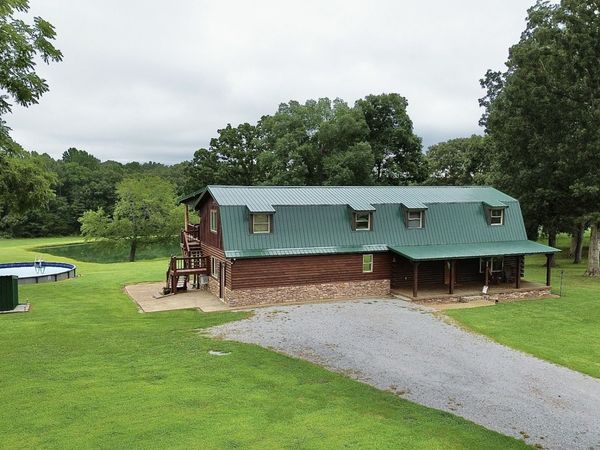 94 Oxford Rd, Holladay, TN 38341