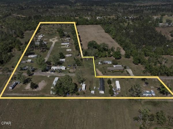 5250 Johns Lane , Marianna, FL 32448
