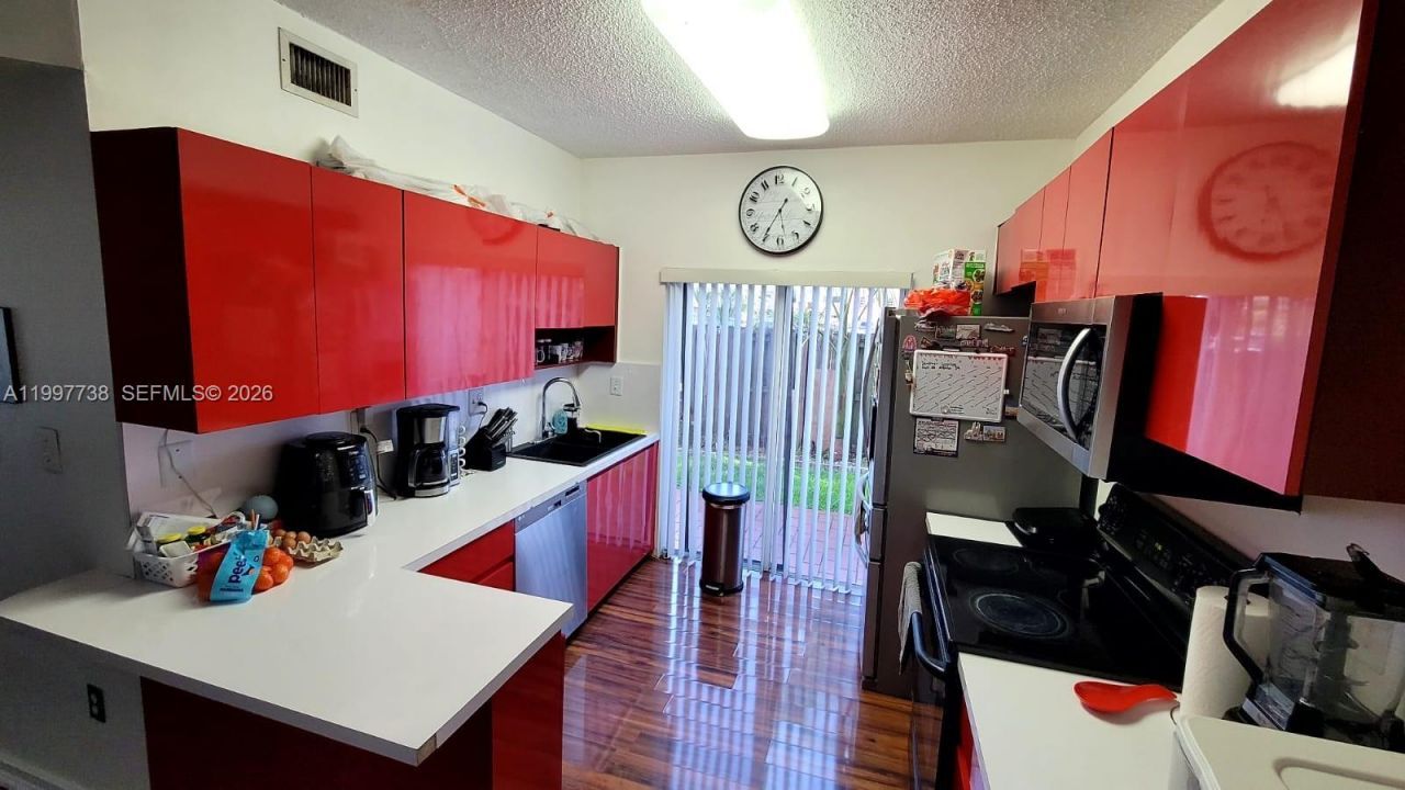 8017 Lake Dr, Unit 103, Doral, FL 33166 Photo