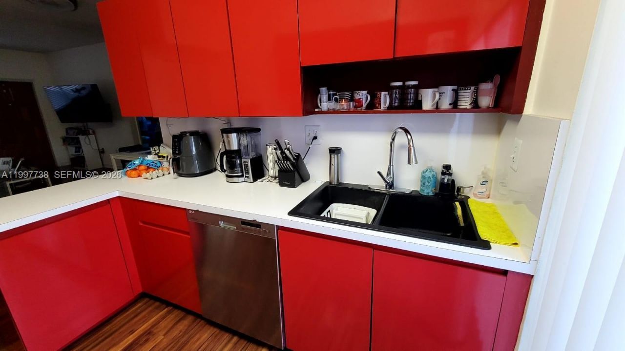 8017 Lake Dr, Unit 103, Doral, FL 33166 Photo