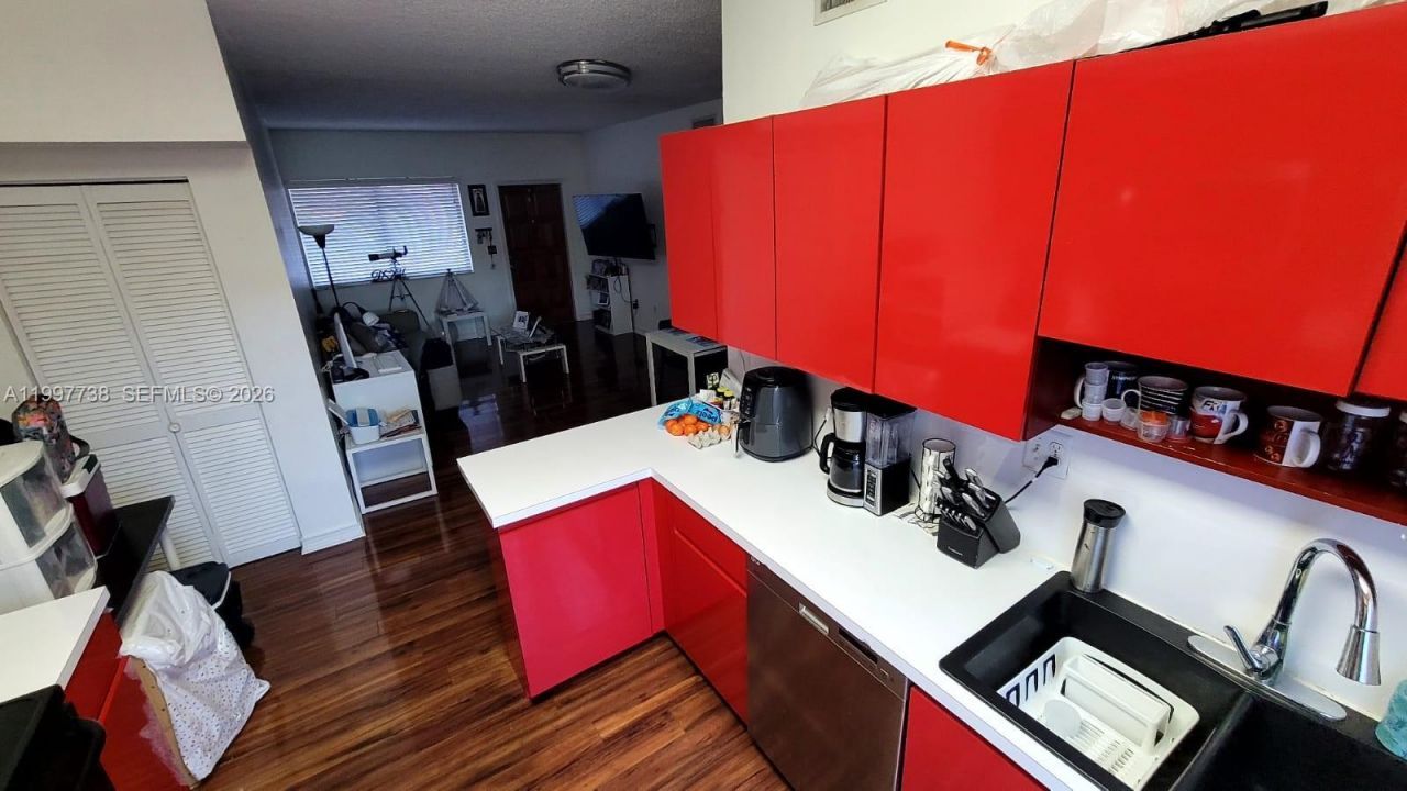 8017 Lake Dr, Unit 103, Doral, FL 33166 Photo