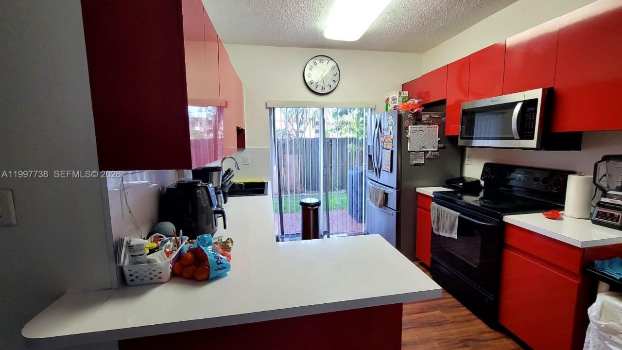 8017 Lake Dr, Unit 103, Doral, FL 33166 Photo