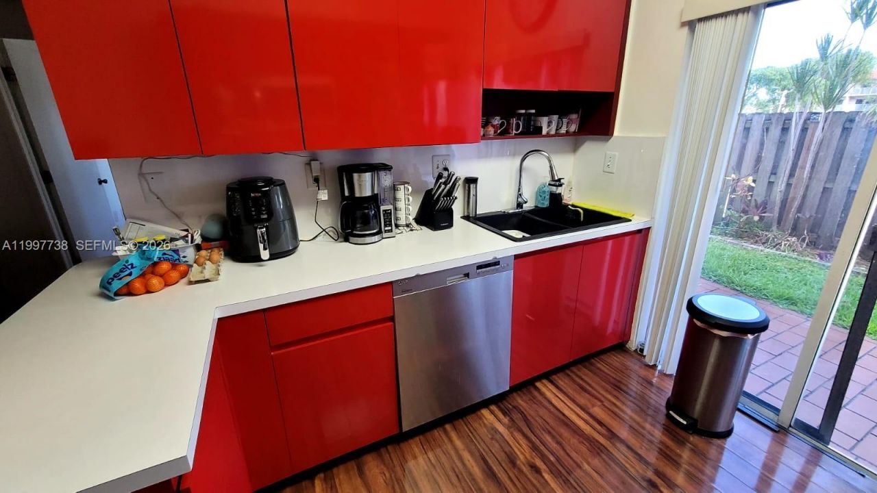 8017 Lake Dr, Unit 103, Doral, FL 33166 Photo